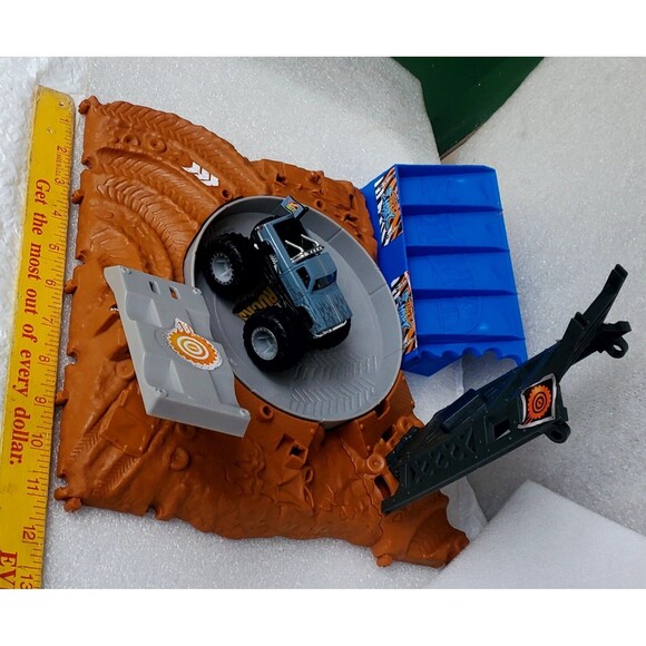 Hot Wheels Tiger Shark Arena Smashers + '68 Chevy Monster Truck Bundle Lot - Picture 10 of 13